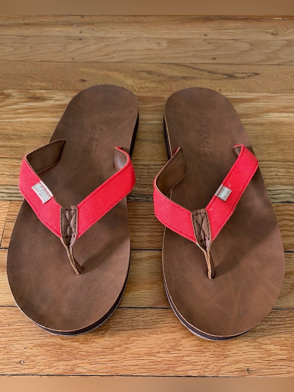 NWOT feelgoodz zensole Red Strap Brown Vegan Leather Flip Flops